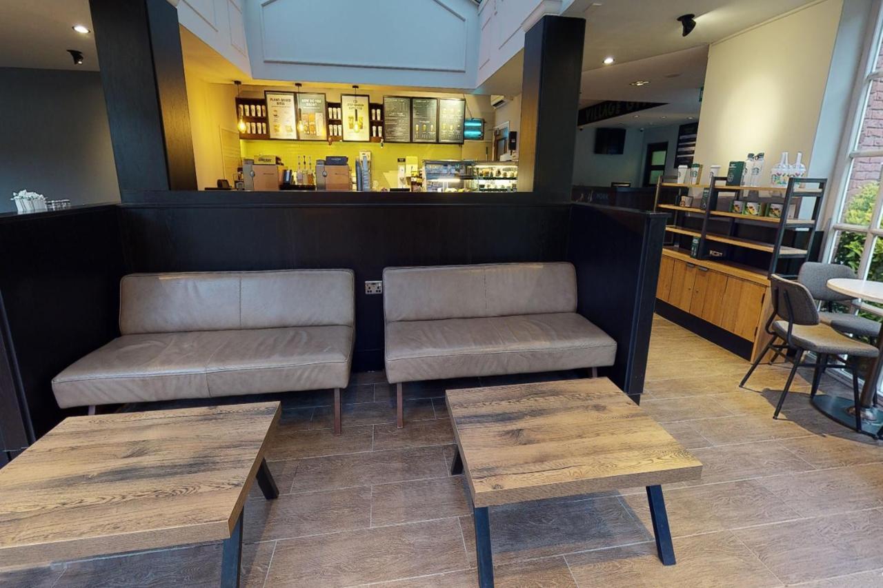 Village Hotel Chester St David'S Ewloe المظهر الخارجي الصورة